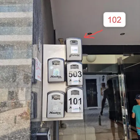 Dios Ponte 102 Beachfront アパート ラルナカ