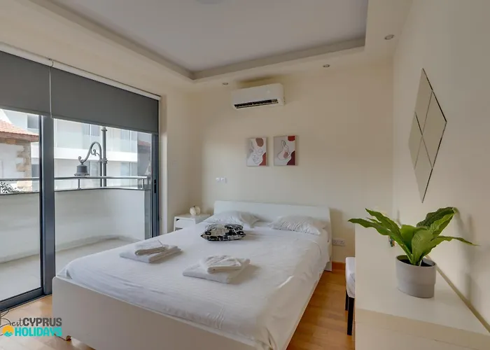 Dios Ponte 102 Beachfront * Lárnaca