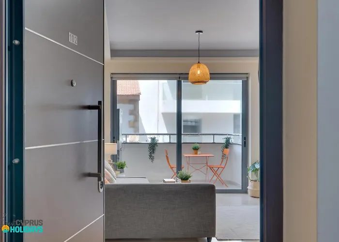 Dios Ponte 102 Beachfront * 라르나카