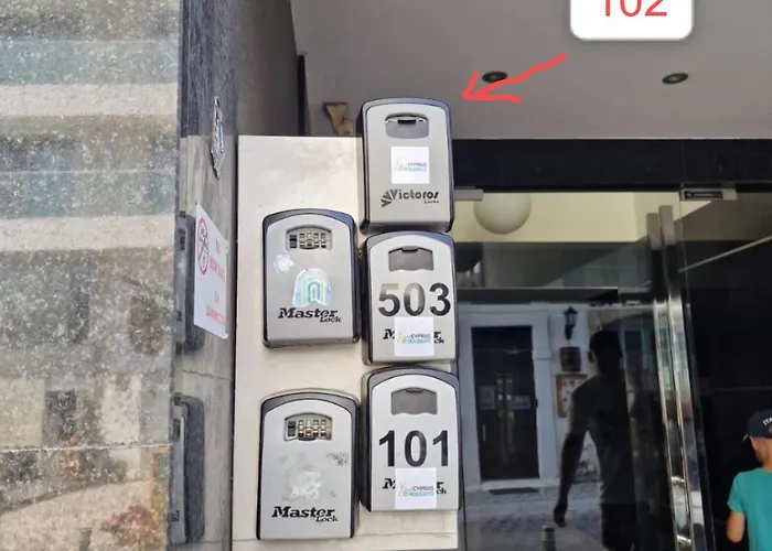 Dios Ponte 102 Beachfront Apartamento Lárnaca