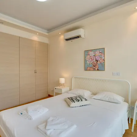 Dios Ponte 102 Beachfront דירה